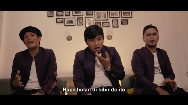 Dang Tarpillit Au Diho – De’fama Trio Chord - Lirik Lagu Dang Tarpillit Au Diho - De'fama Trio